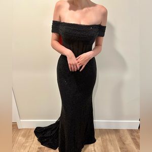 MILLA Elegant black off-the-shoulder sparkling maxi dress
